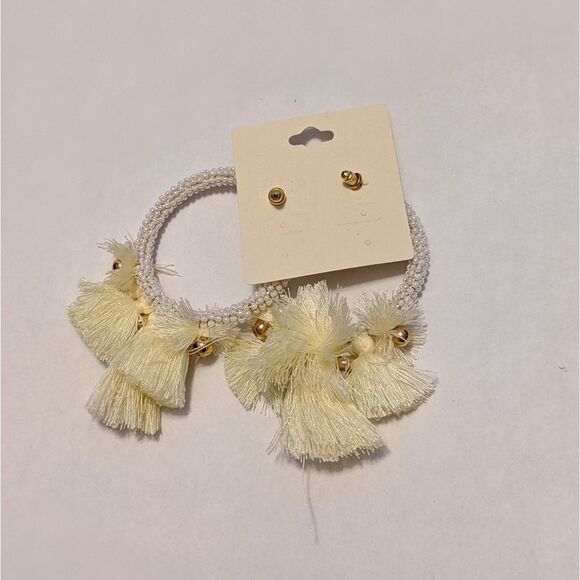 Beaded tassel hoop earings - Picture 3 of 4